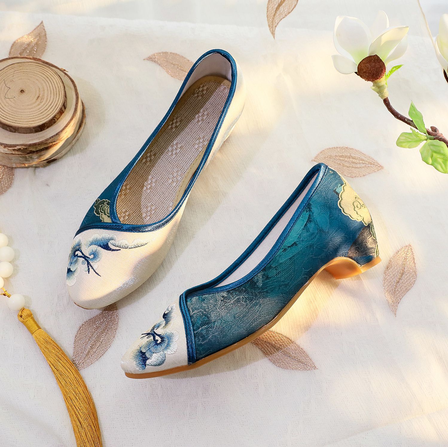 Size 35-40 Summer Old Beijing  - Women Shoes Heels recensie en prijs