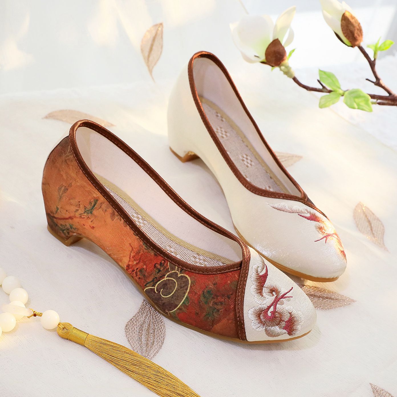 Size 35-40 Summer Old Beijing  - Women Shoes Heels recensie en prijs
