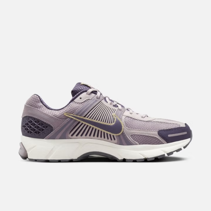 Nike's New Lightweight, Cushio - Women Shoes Zoom recensie en prijs